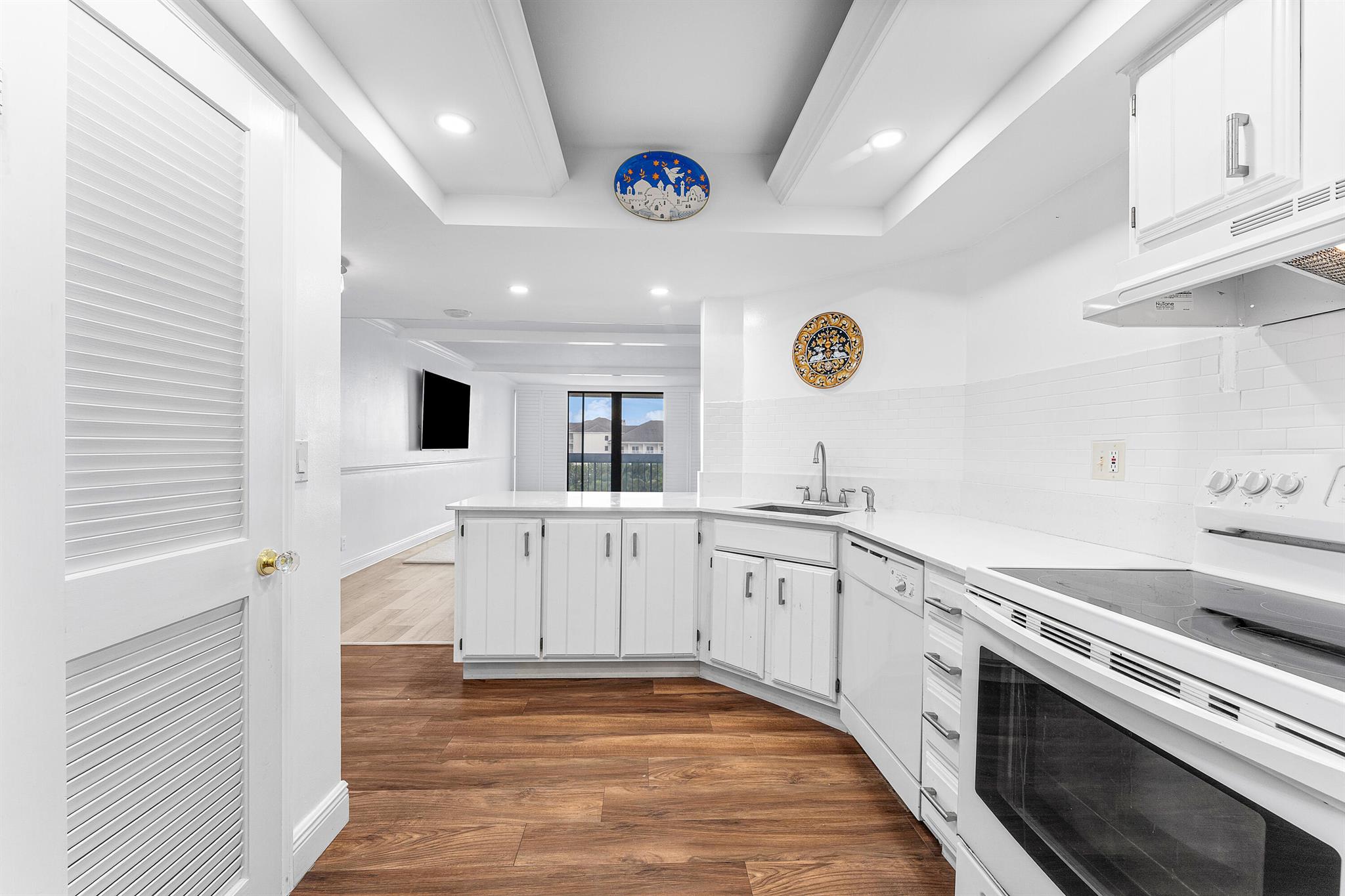 2400 Presidential Way 503