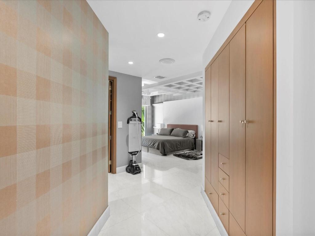 3917 S Le Jeune Road