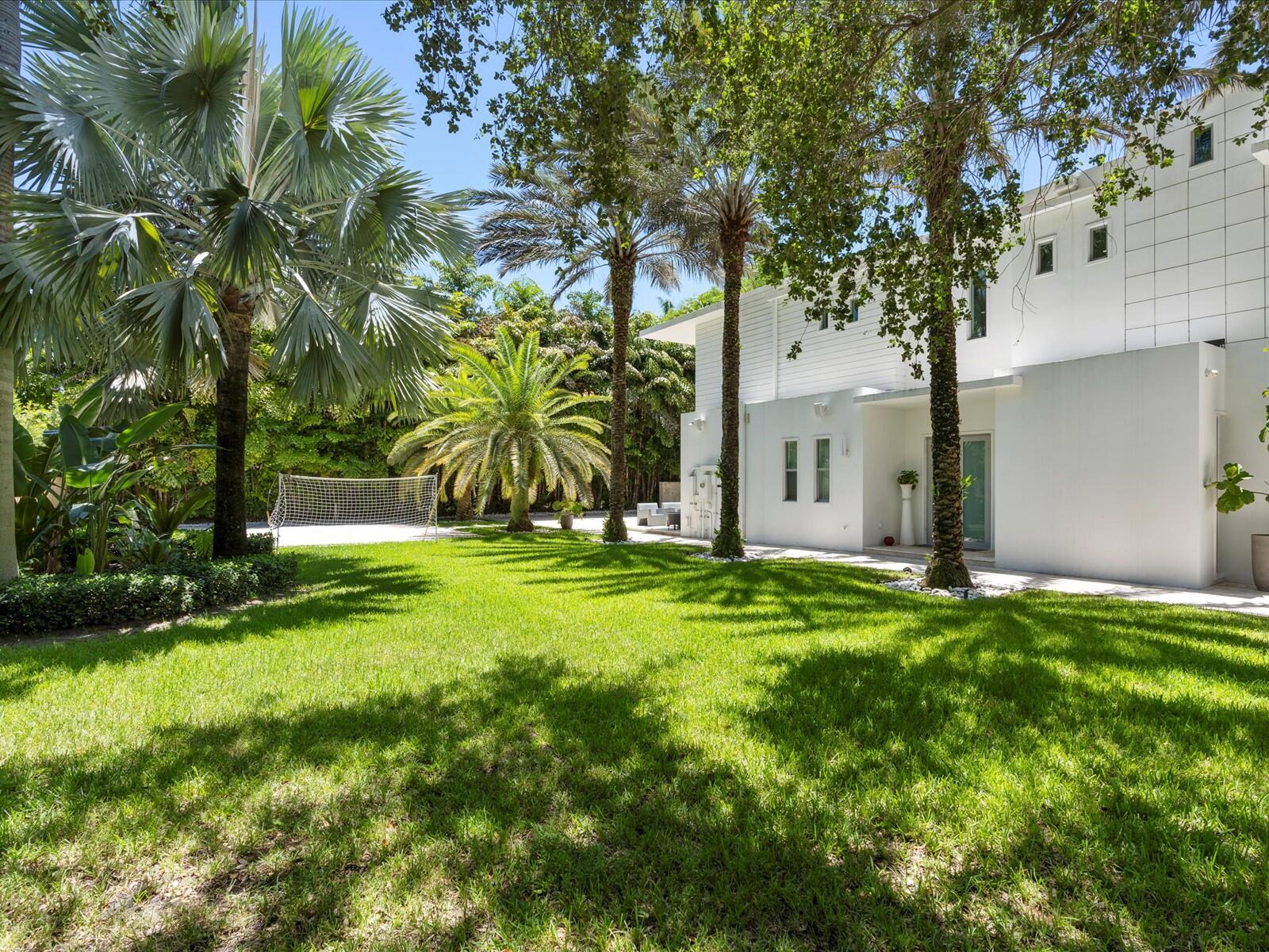 3917 S Le Jeune Road