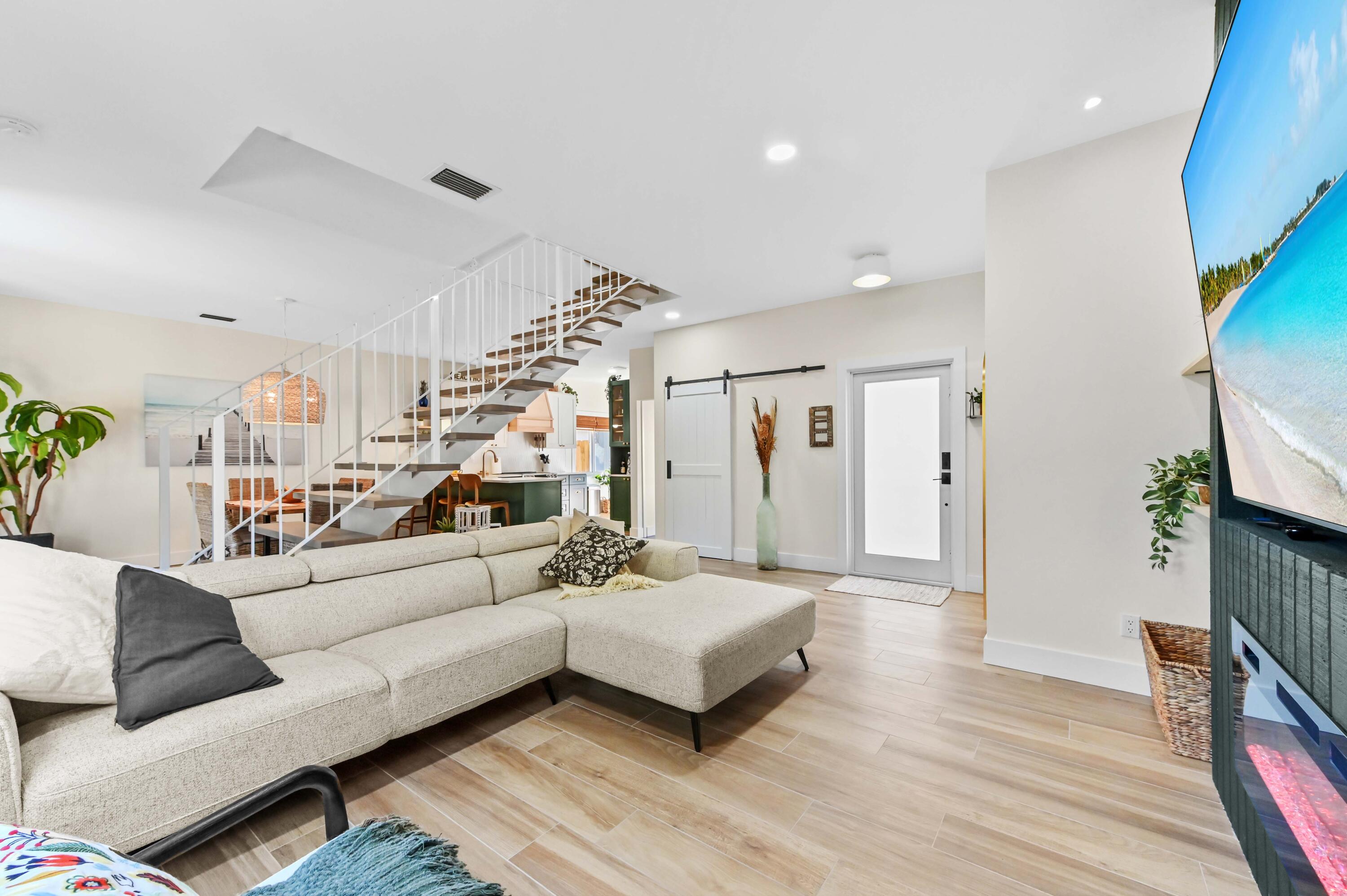 8017 Stirrup Cay Court