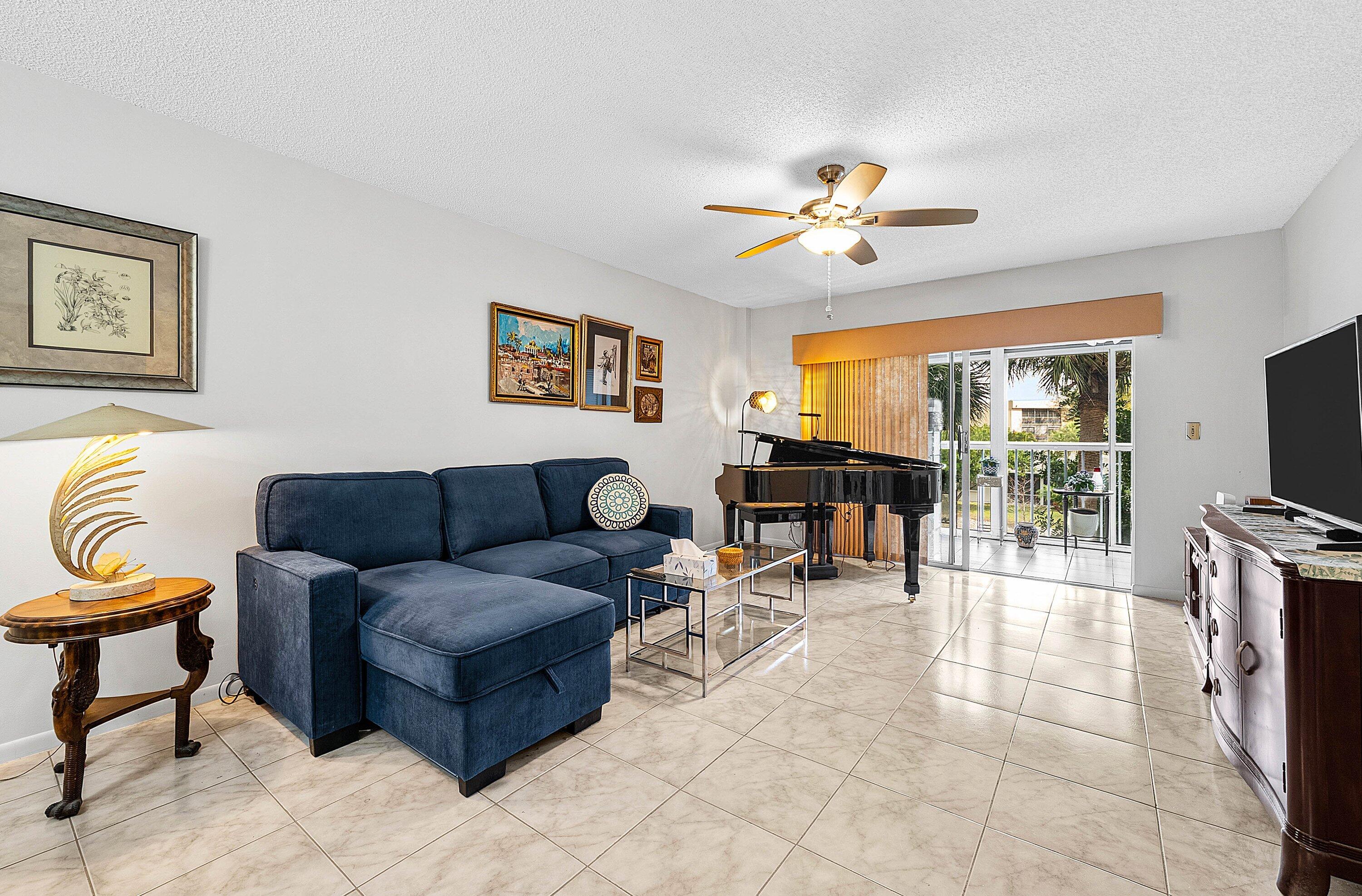 3146 Via Poinciana 307