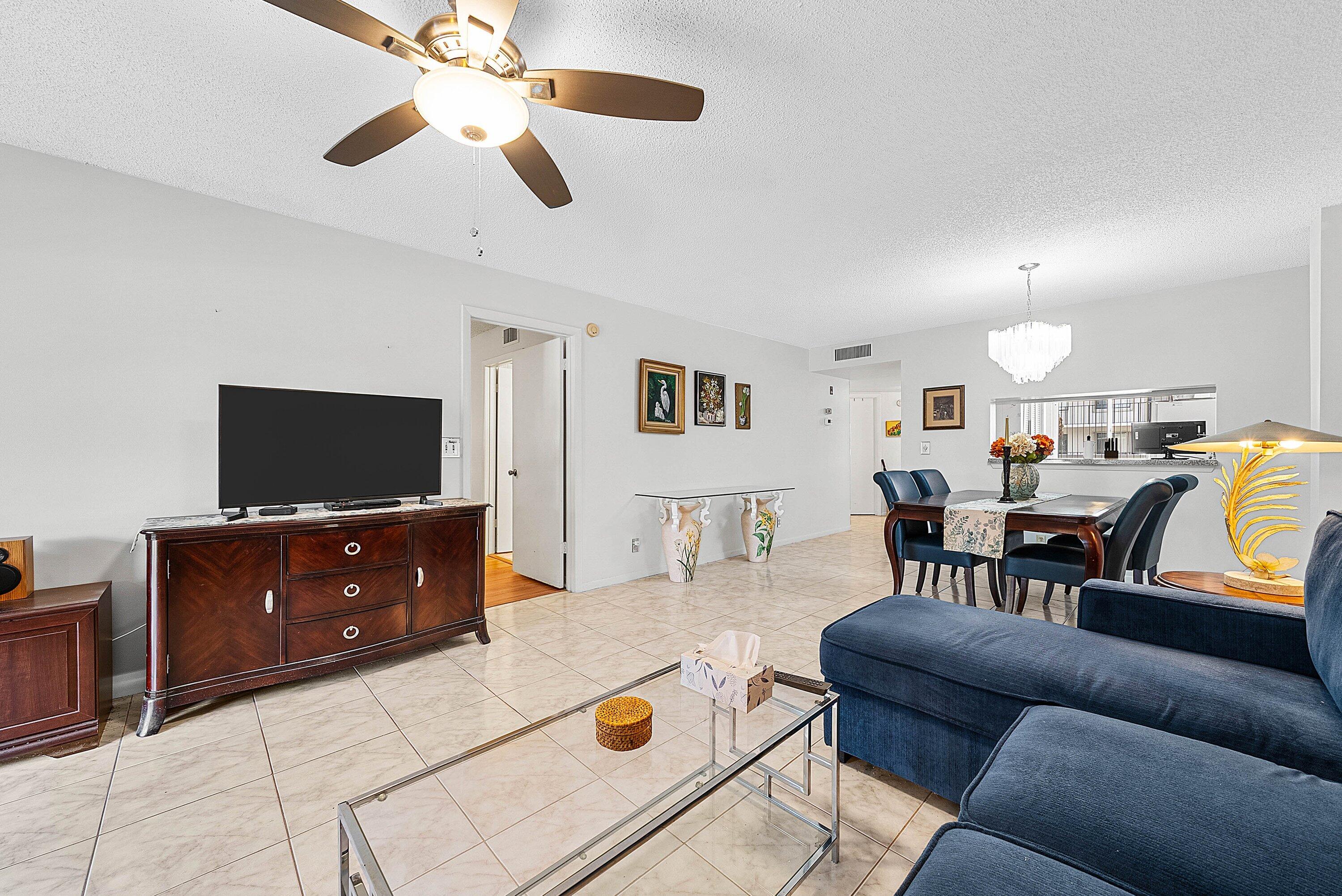 3146 Via Poinciana 307