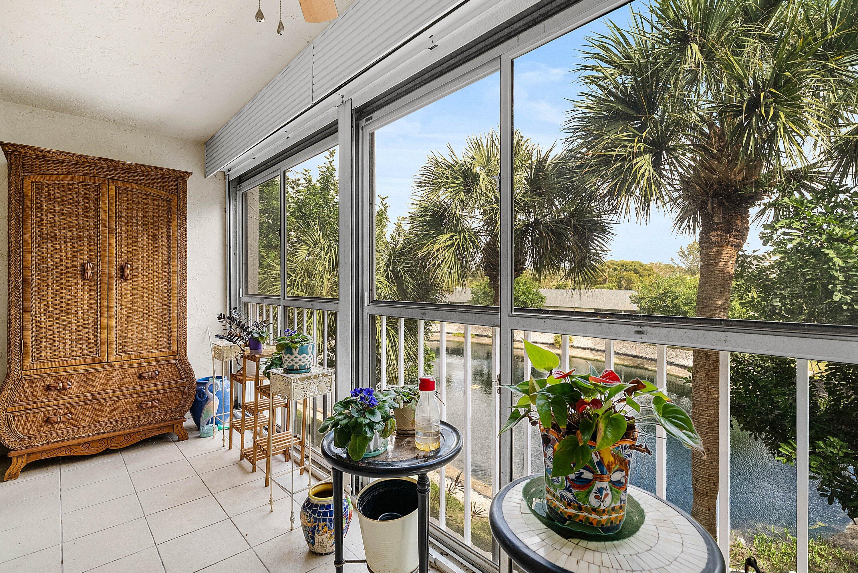 3146 Via Poinciana 307