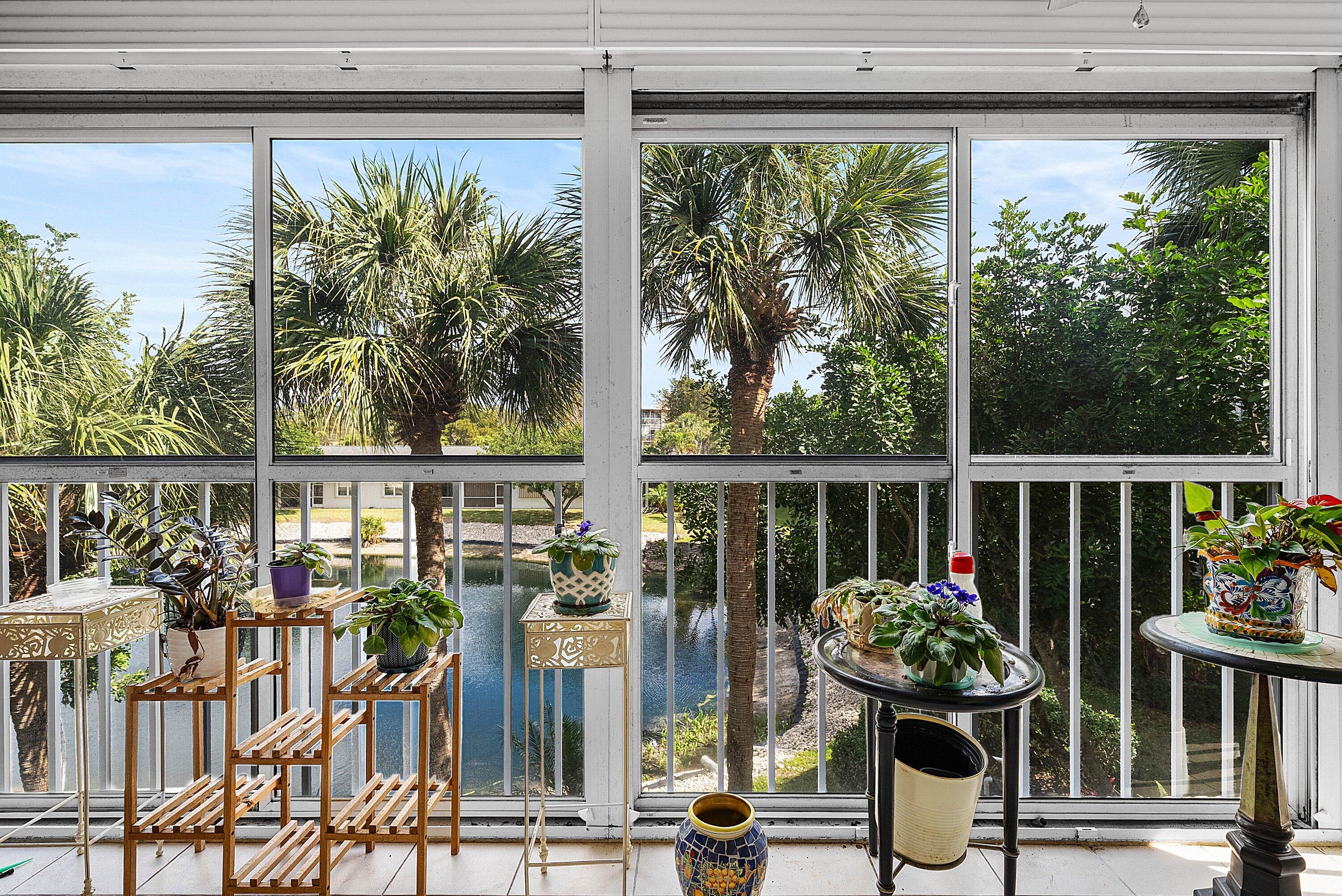 3146 Via Poinciana 307