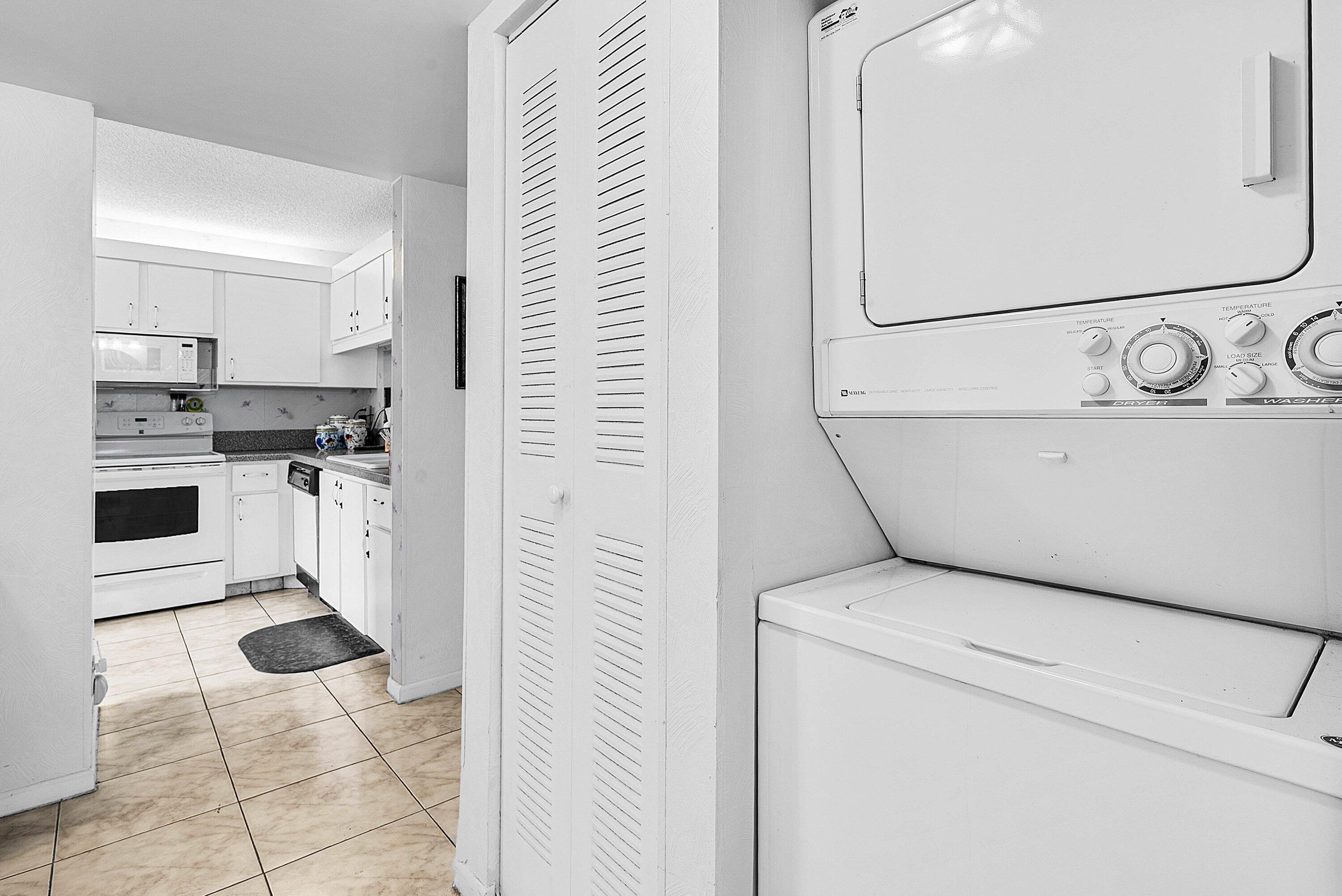 3146 Via Poinciana 307