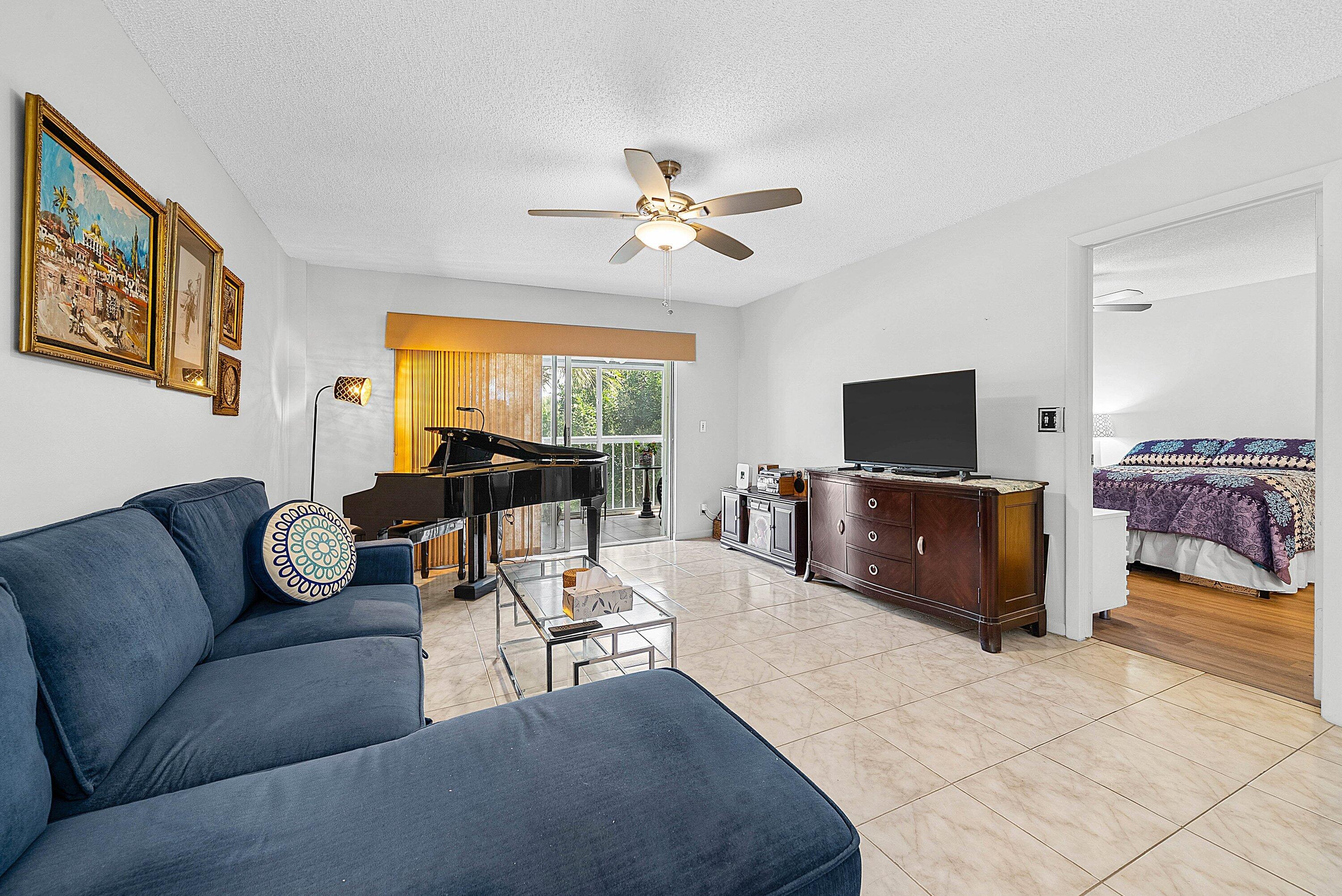 3146 Via Poinciana 307