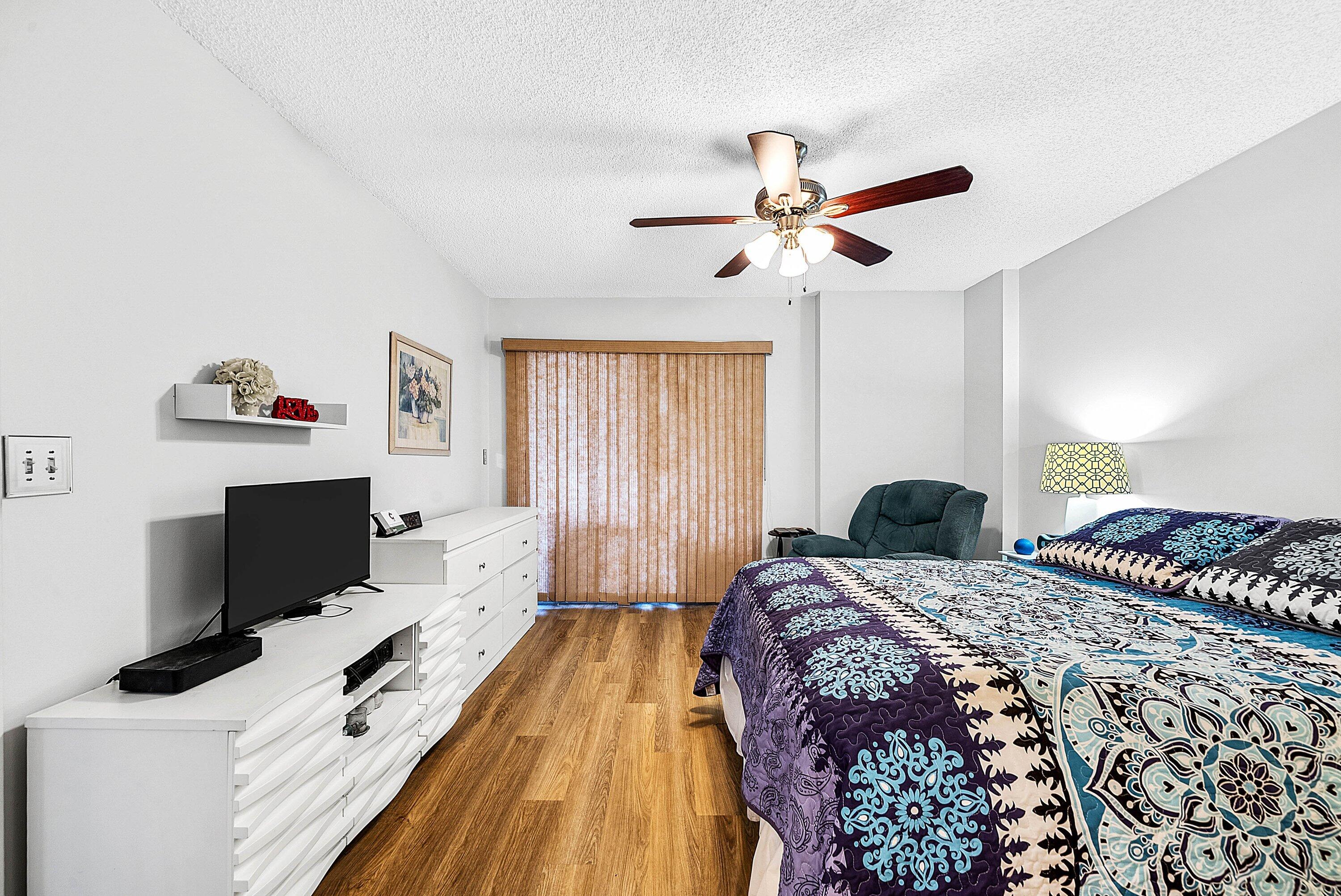 3146 Via Poinciana 307