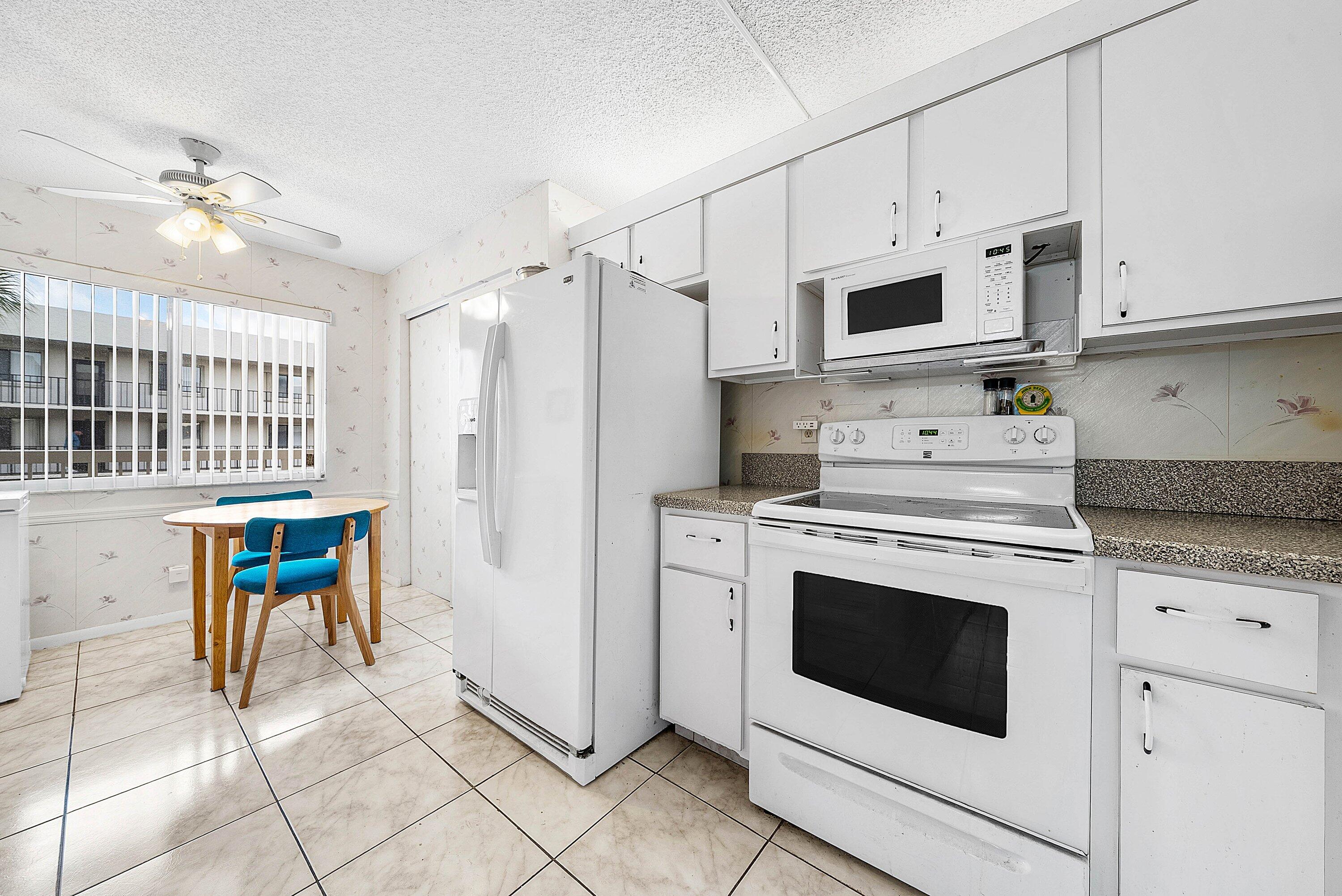 3146 Via Poinciana 307