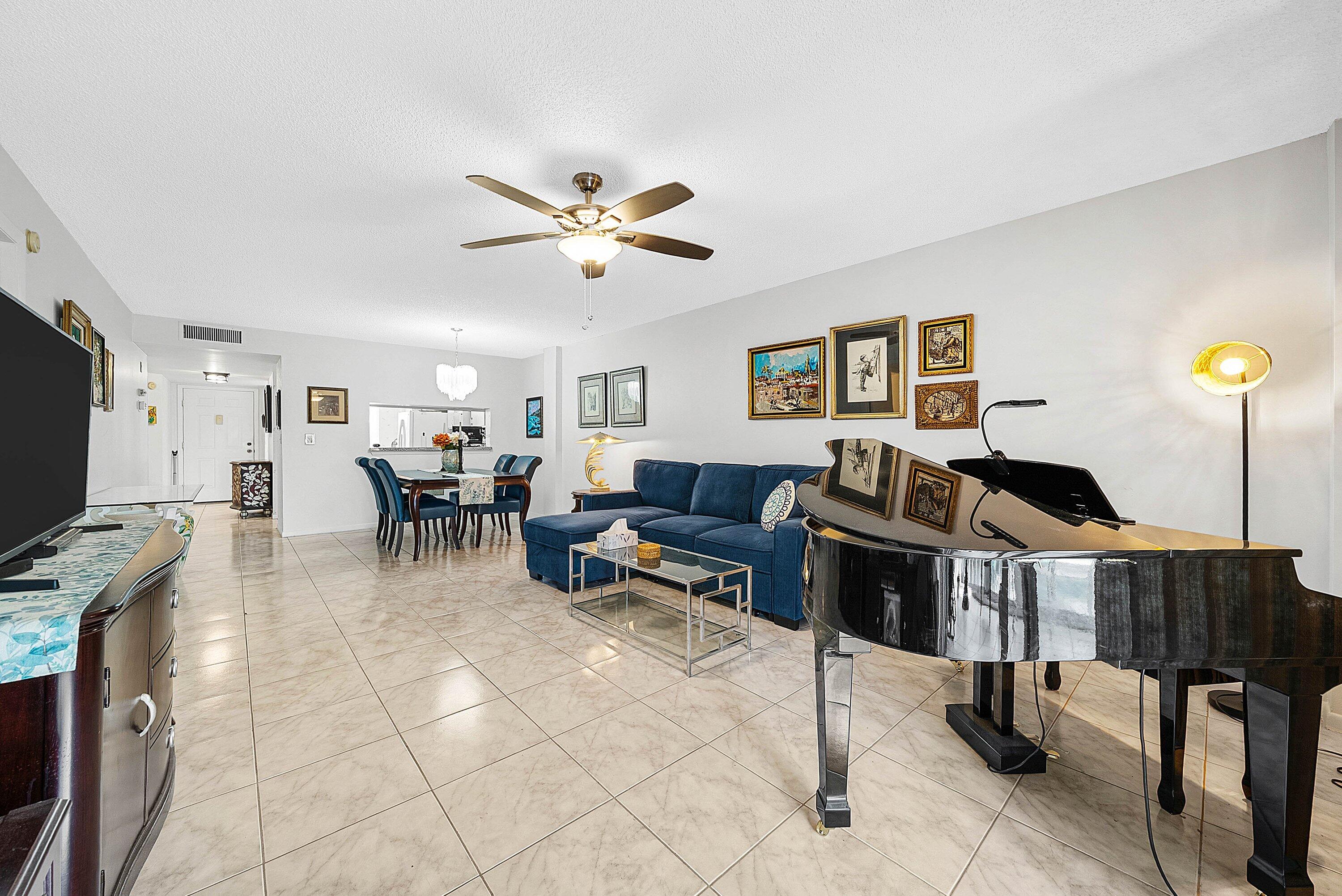 3146 Via Poinciana 307
