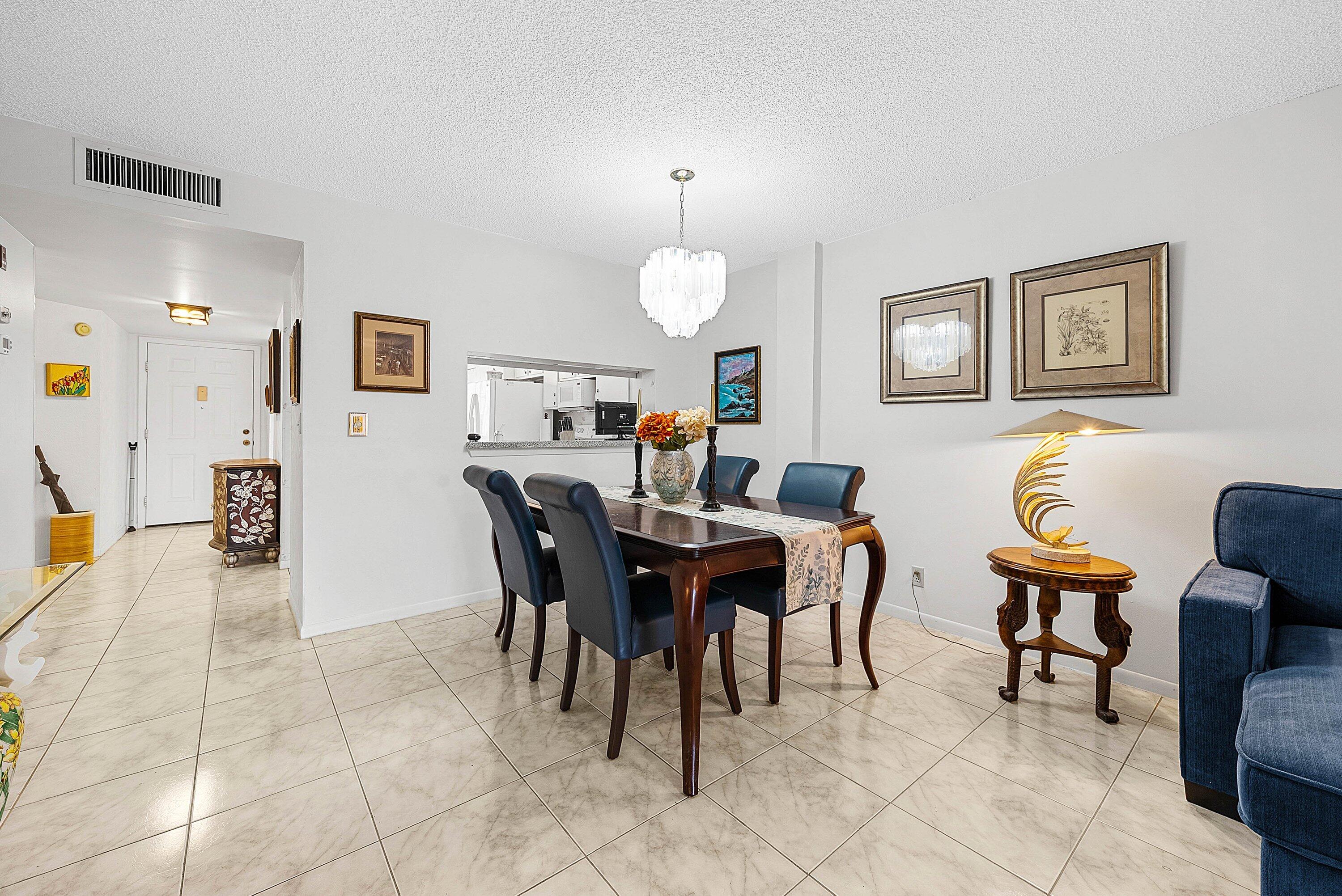 3146 Via Poinciana 307