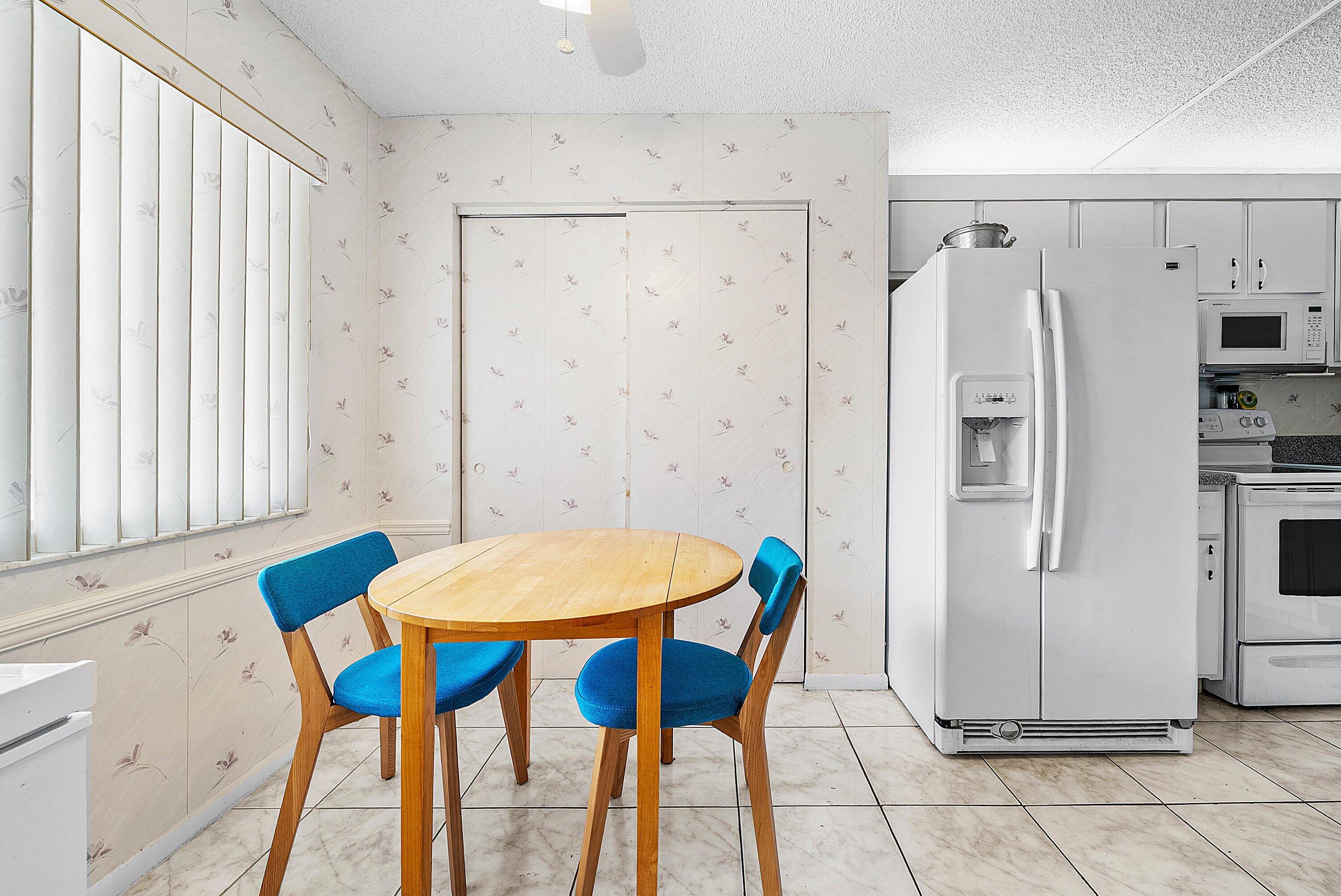 3146 Via Poinciana 307