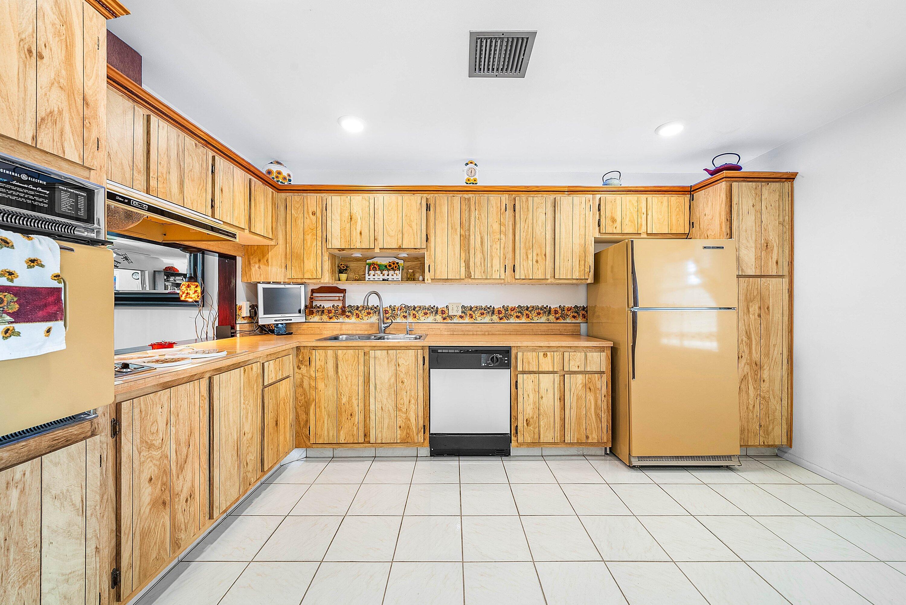 5730 Fernley Drive E 23