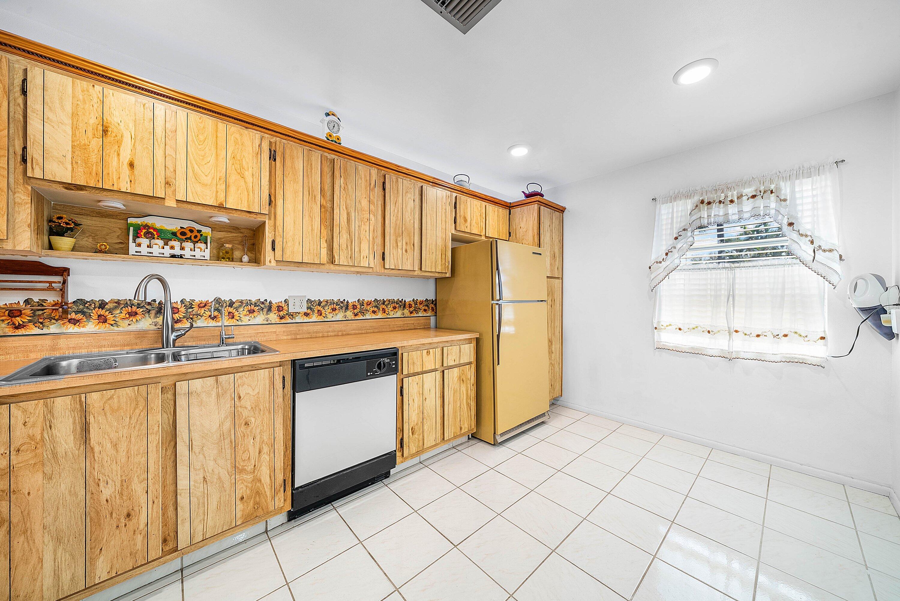 5730 Fernley Drive E 23