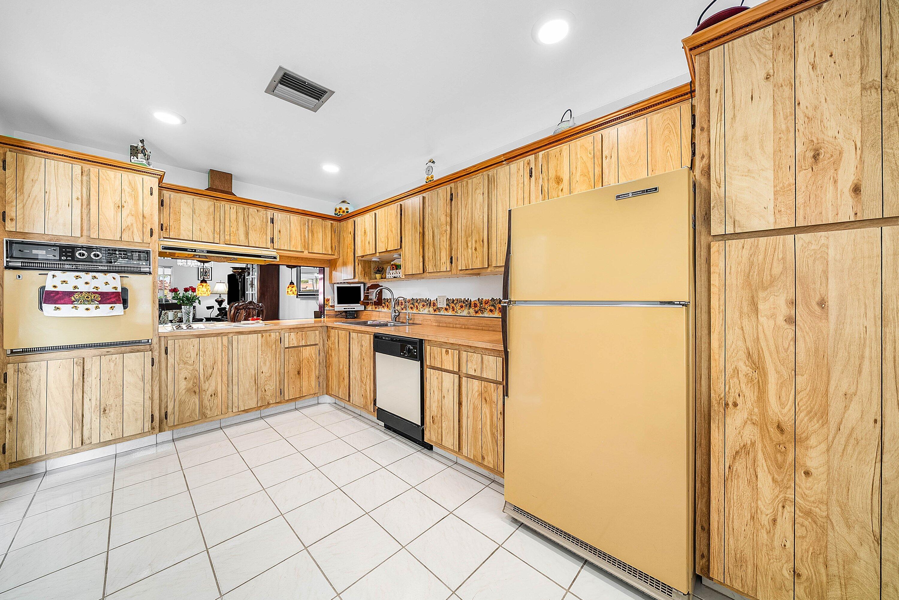 5730 Fernley Drive E 23