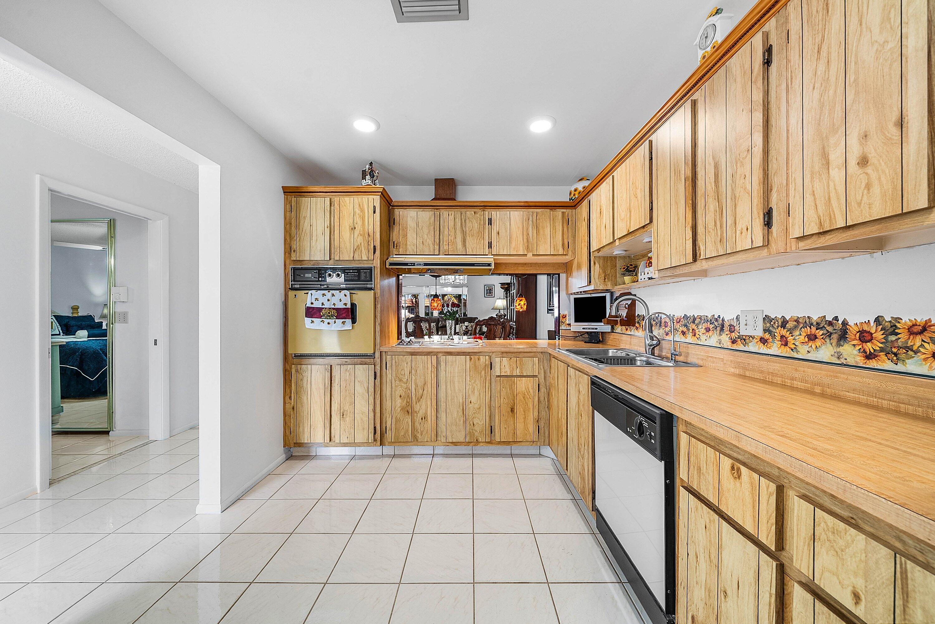 5730 Fernley Drive E 23