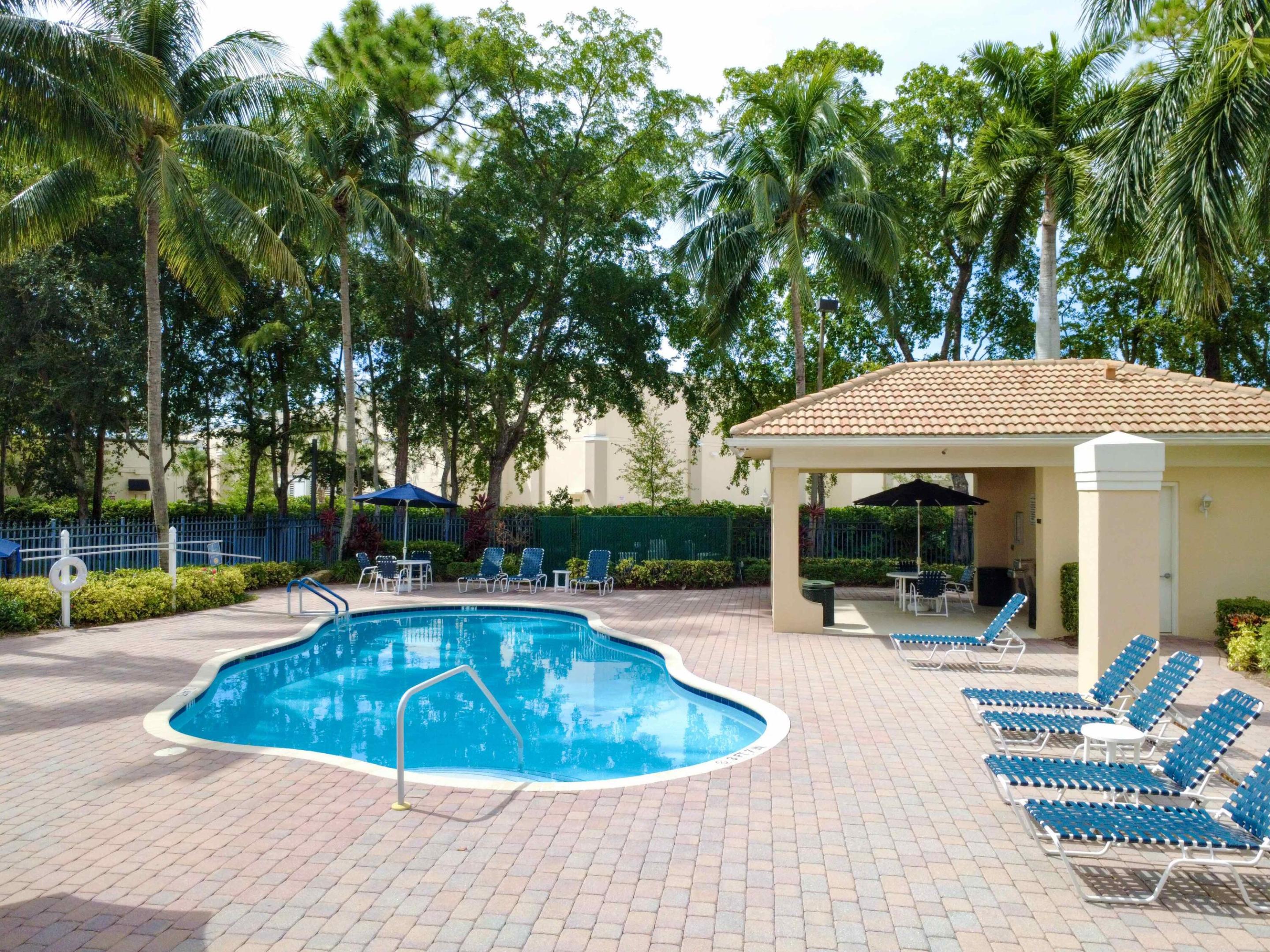 1527 Barrymore Court