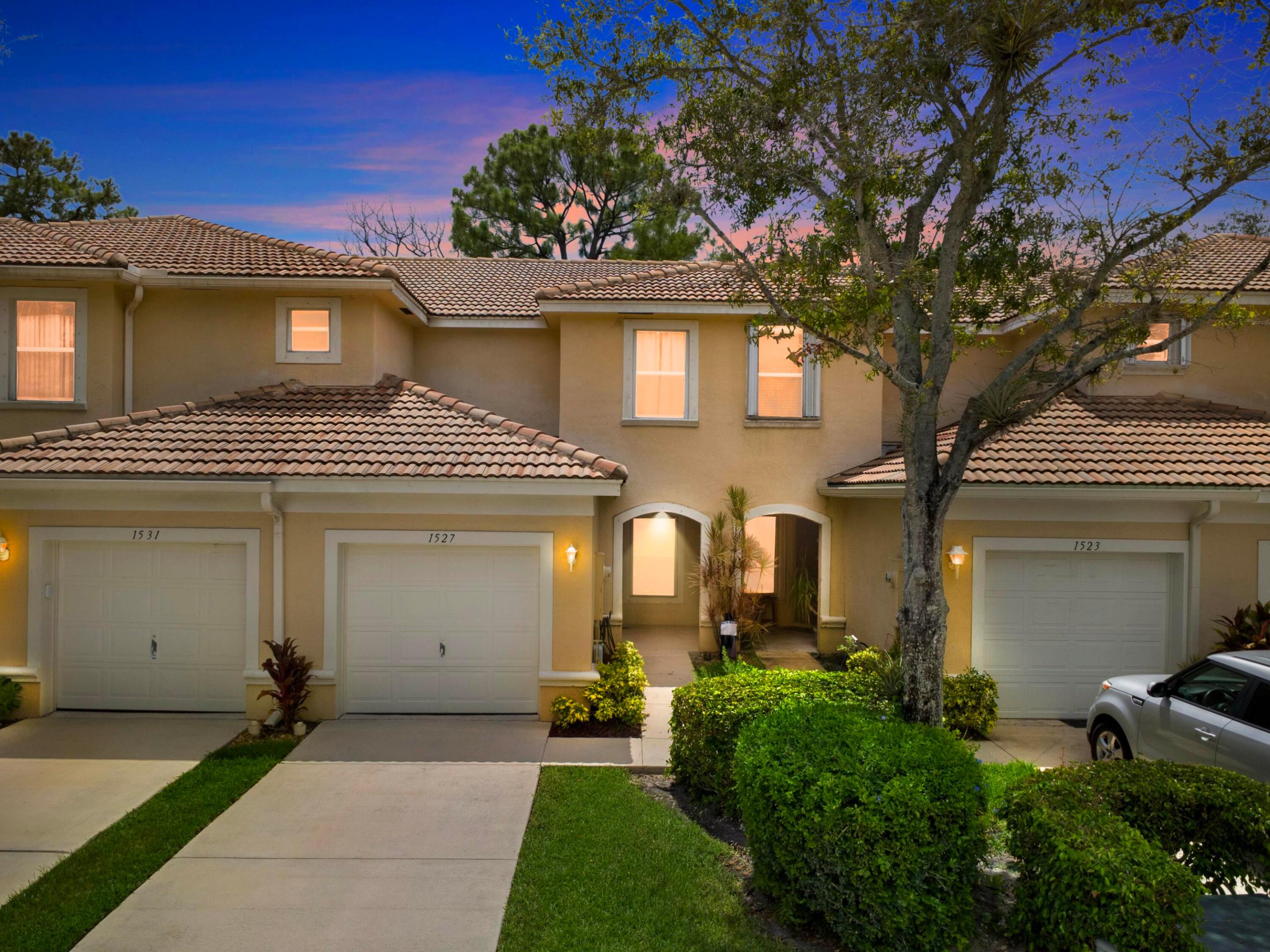 1527 Barrymore Court