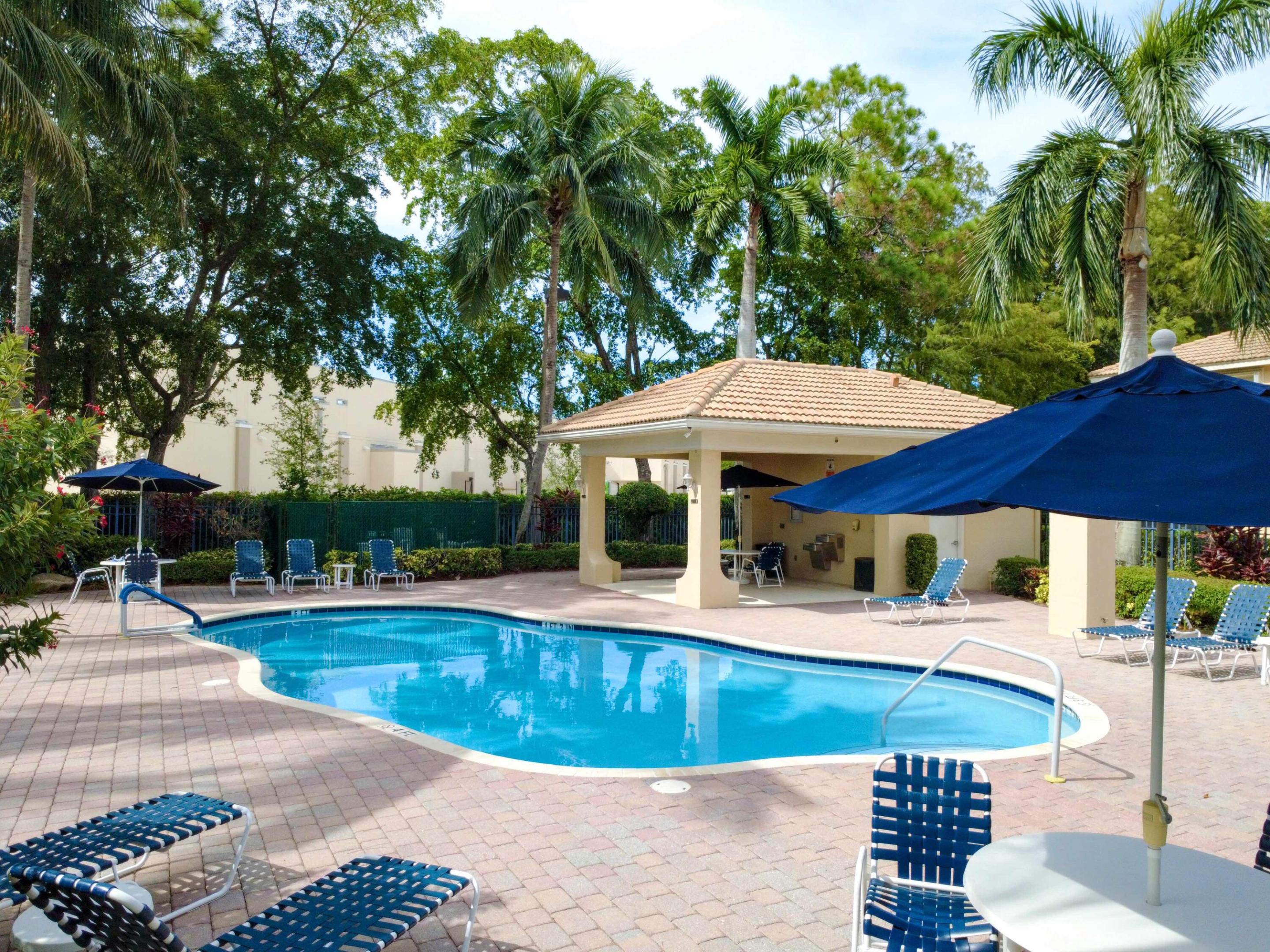 1527 Barrymore Court