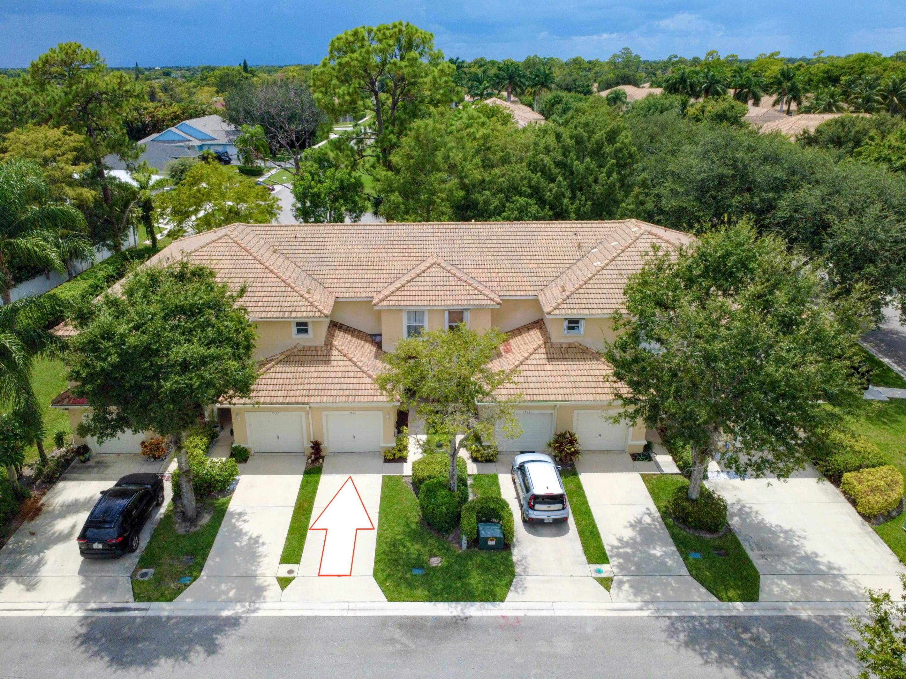 1527 Barrymore Court