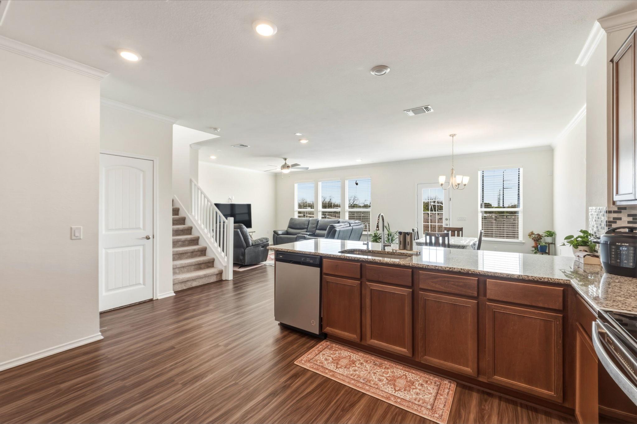 4717 Colmar DR