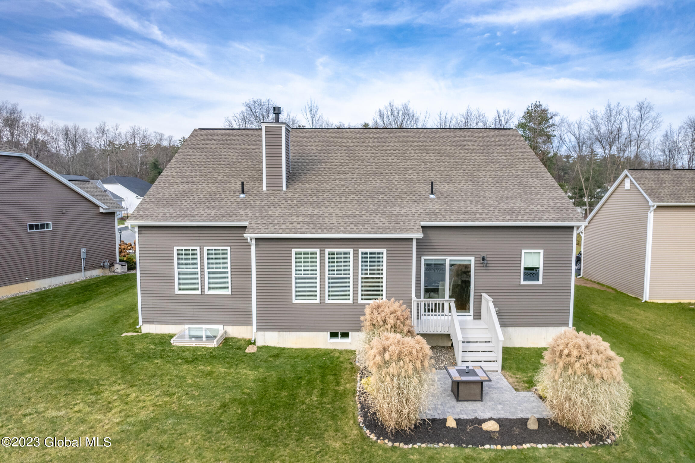 60 Village Circle N