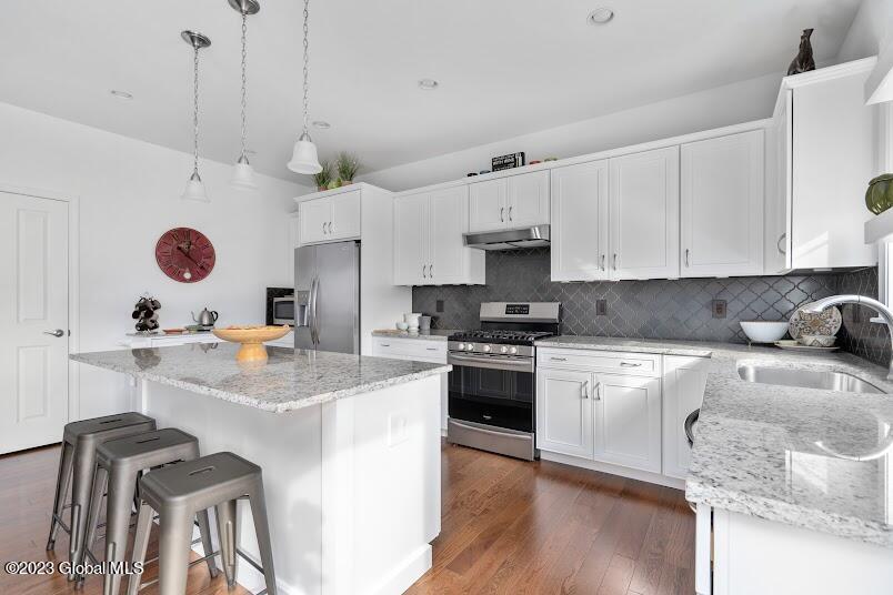 60 Village Circle N