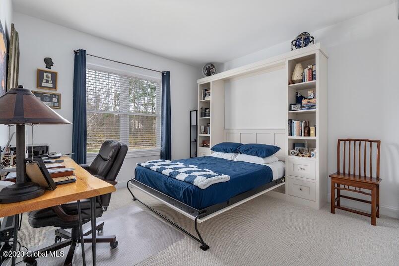60 Village Circle N