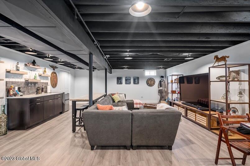 60 Village Circle N