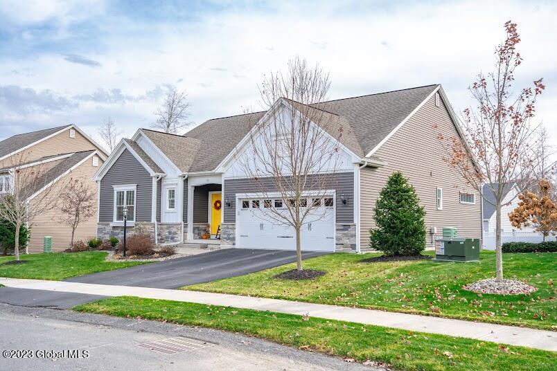 60 Village Circle N