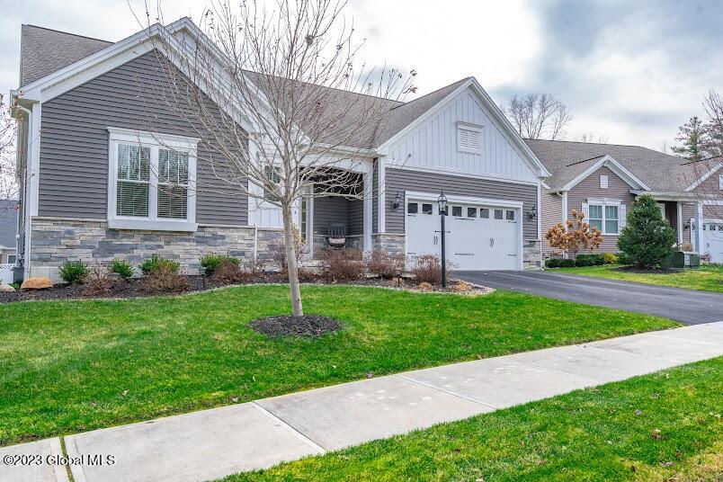 60 Village Circle N