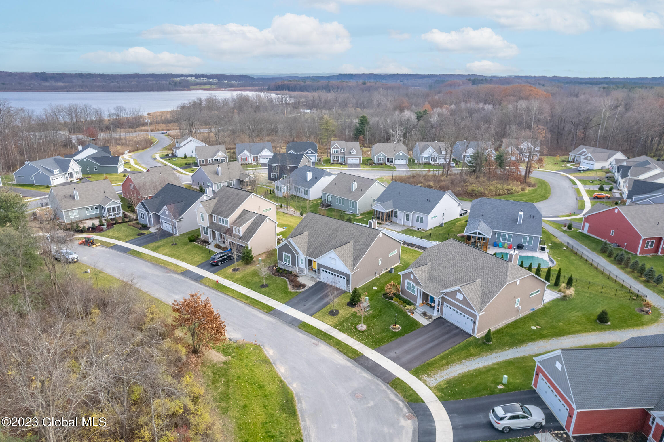 60 Village Circle N