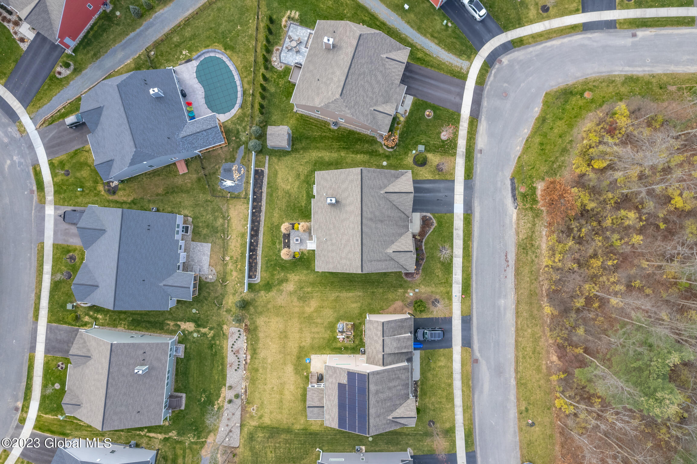 60 Village Circle N