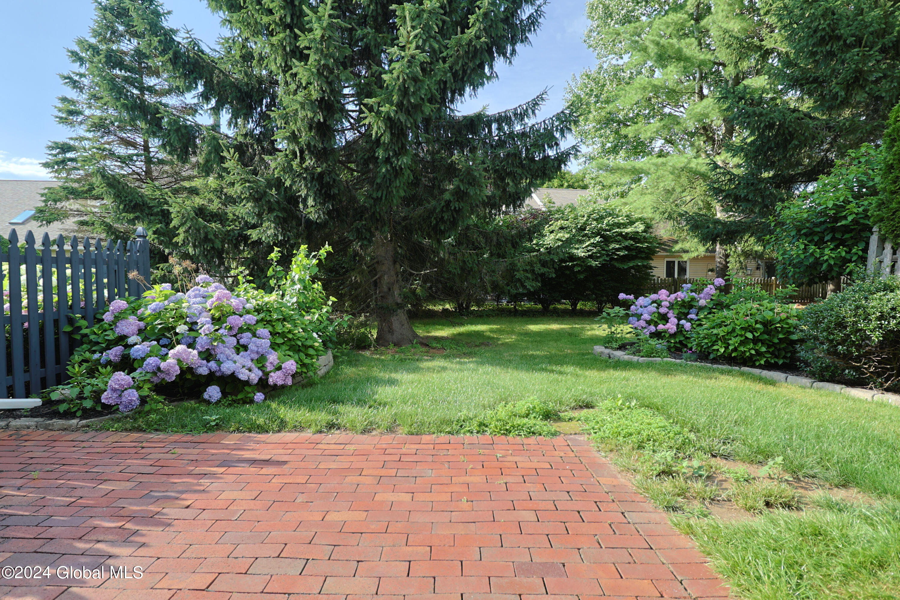 5 Rusfield Drive