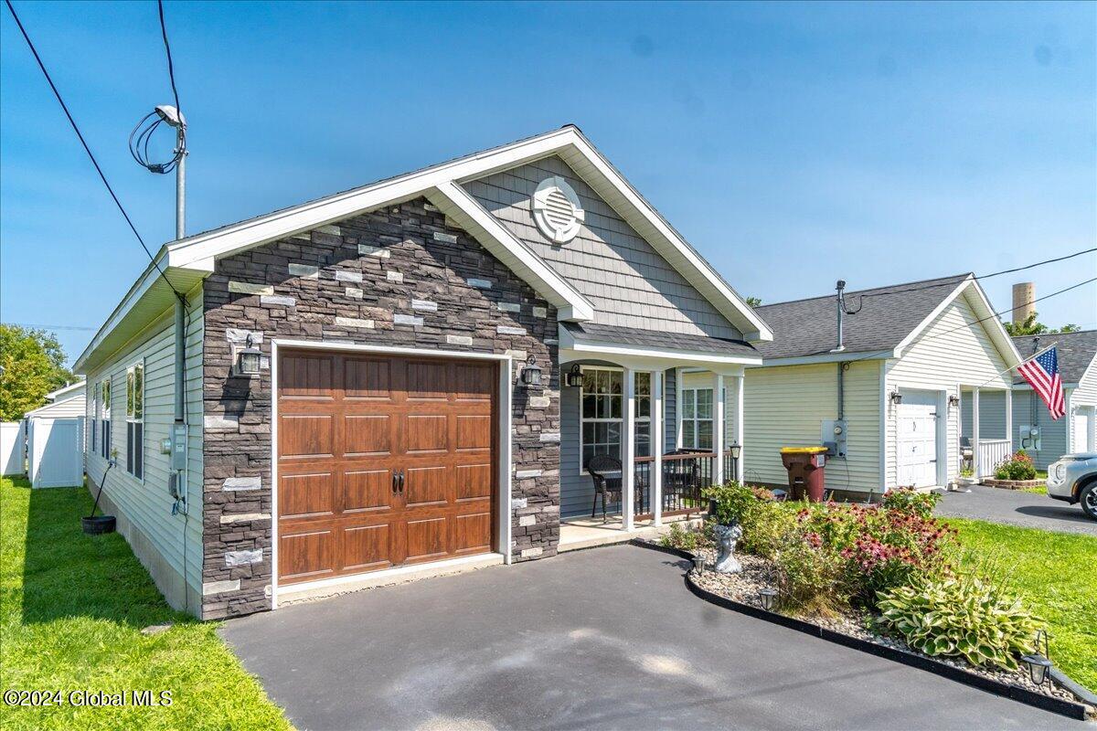 2 Rohloff Avenue