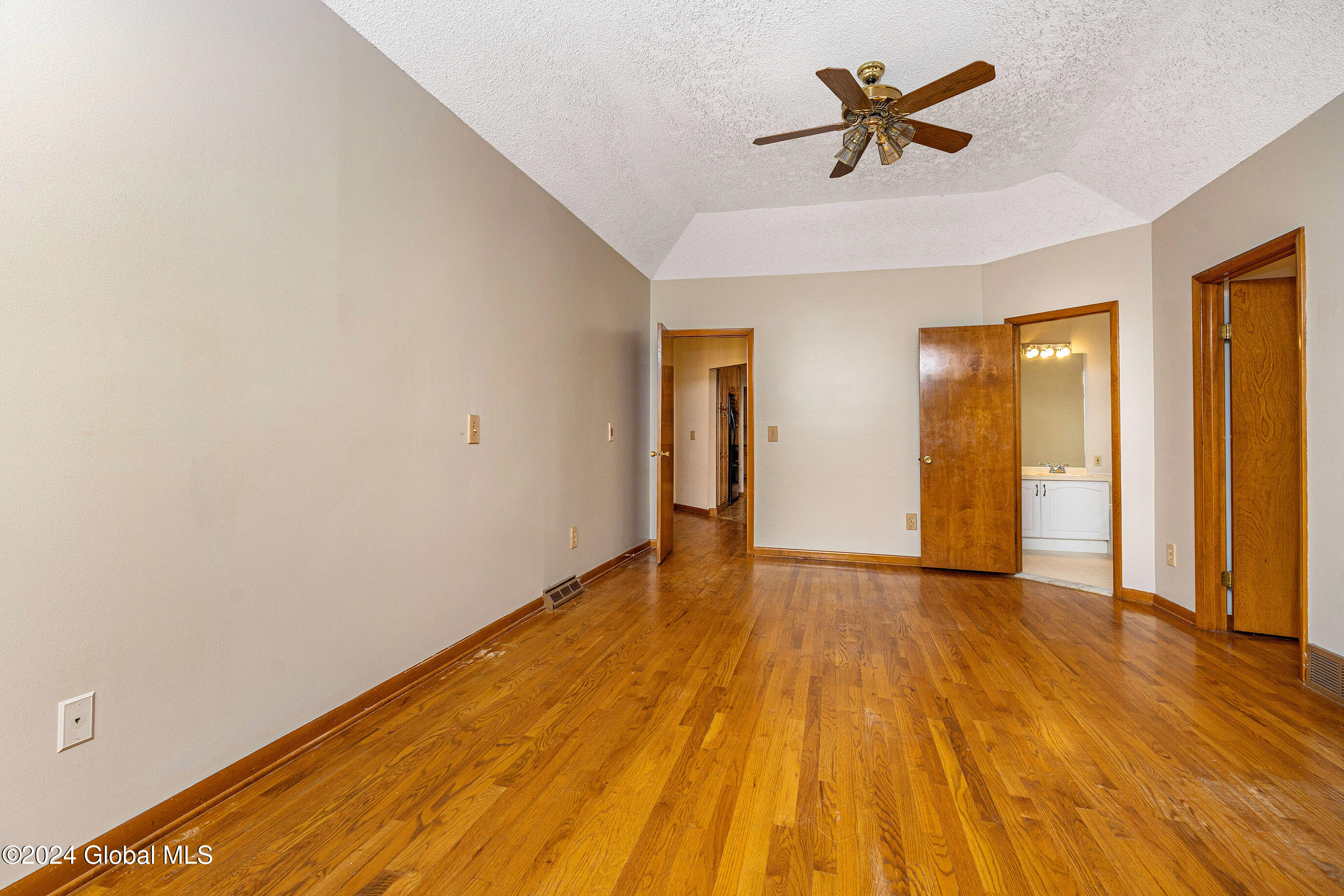 2 Carriage Hill Drive
