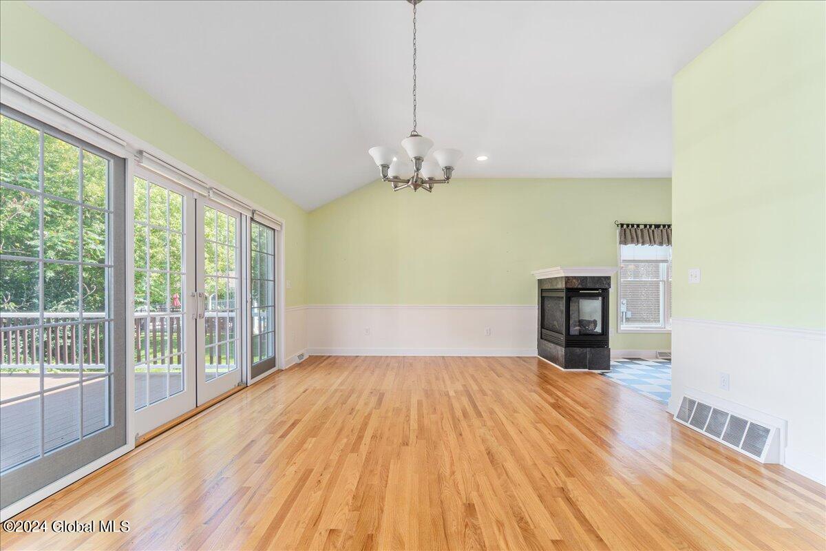 10 Chantrey Boulevard