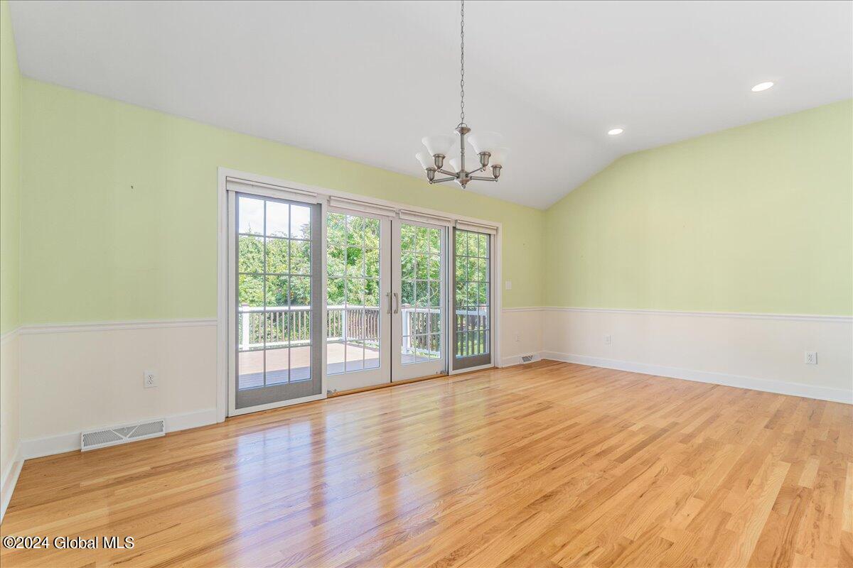 10 Chantrey Boulevard