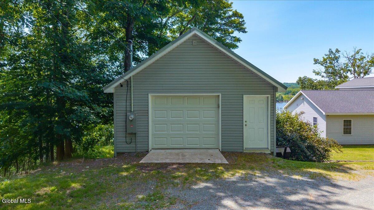 2921 River Road