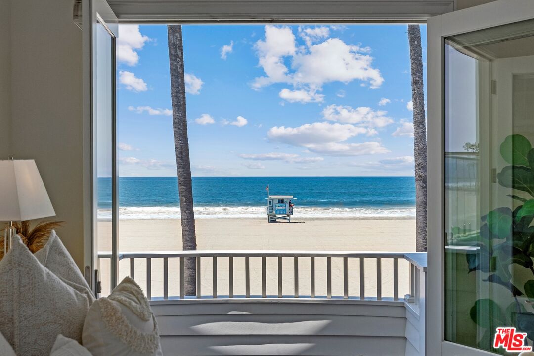 2705 Ocean Front Walk