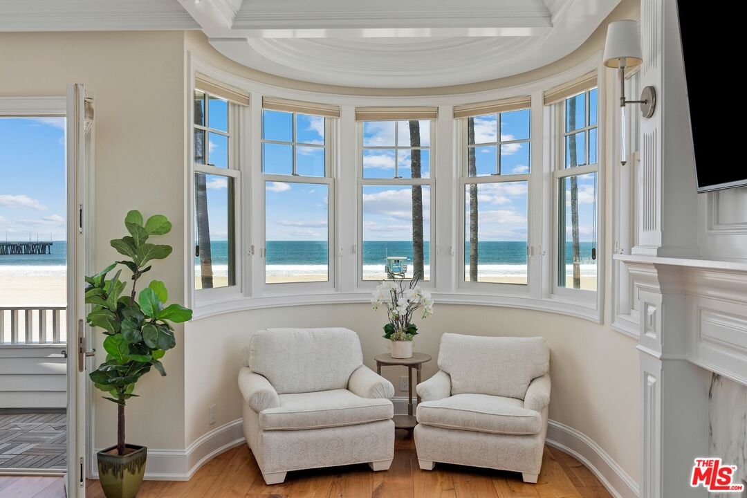 2705 Ocean Front Walk