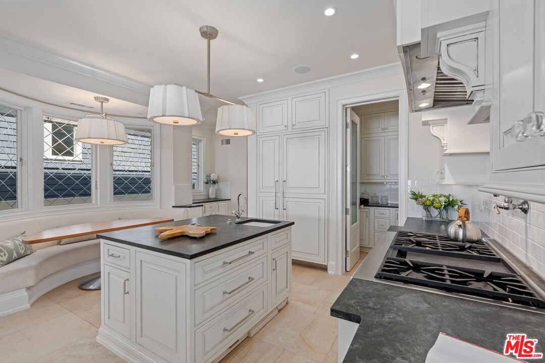 2705 Ocean Front Walk