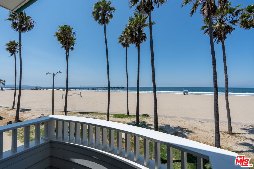 2705 Ocean Front Walk