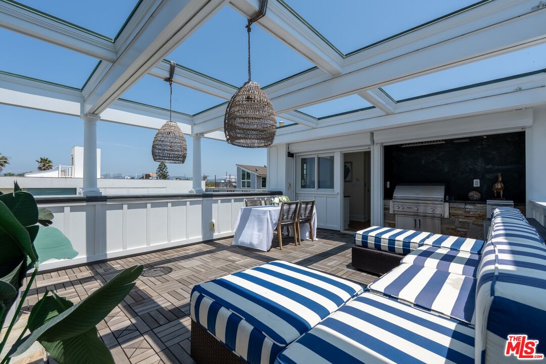 2705 Ocean Front Walk