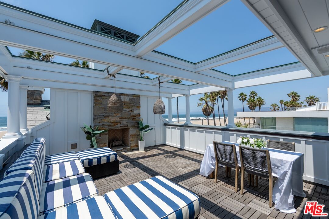 2705 Ocean Front Walk