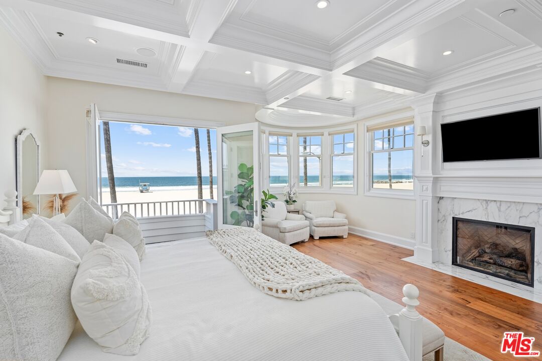 2705 Ocean Front Walk