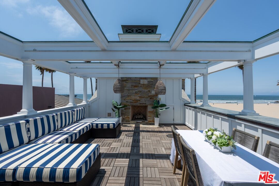 2705 Ocean Front Walk