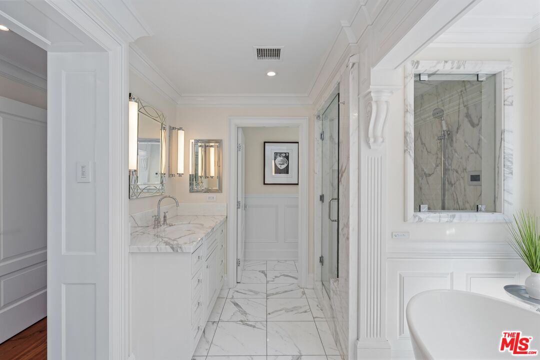 2705 Ocean Front Walk
