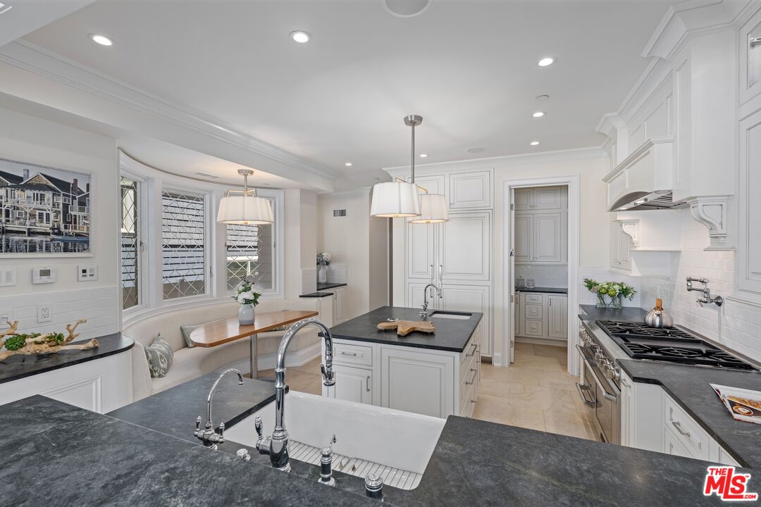 2705 Ocean Front Walk