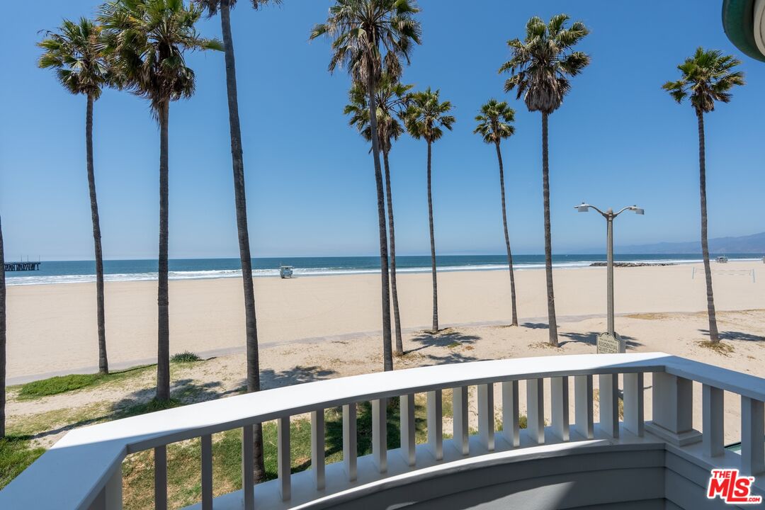 2705 Ocean Front Walk
