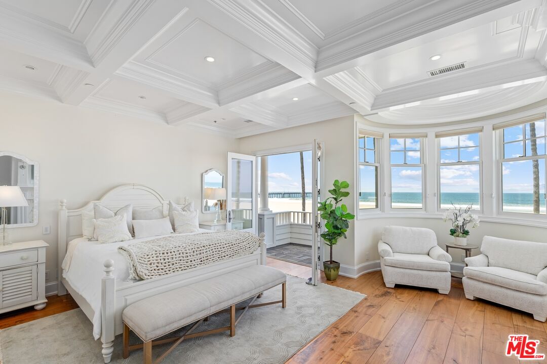 2705 Ocean Front Walk